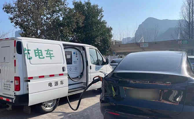 和硕汽车搭电